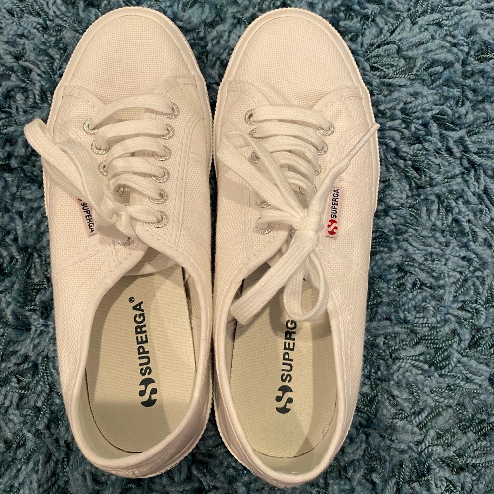 LIKE NEW classic white supergas